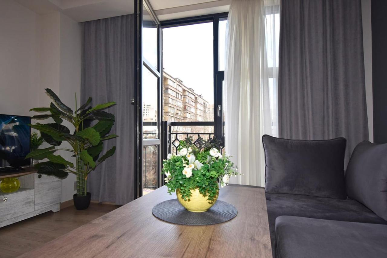Home4You City Center Apartments Erivan Dış mekan fotoğraf